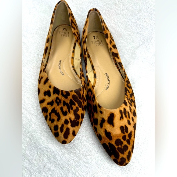 Time and Tru, size 7.5 animal print memory foam flat - Picture 4 of 6
